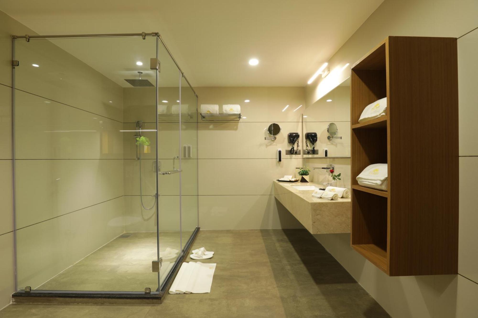 Superior King Suite