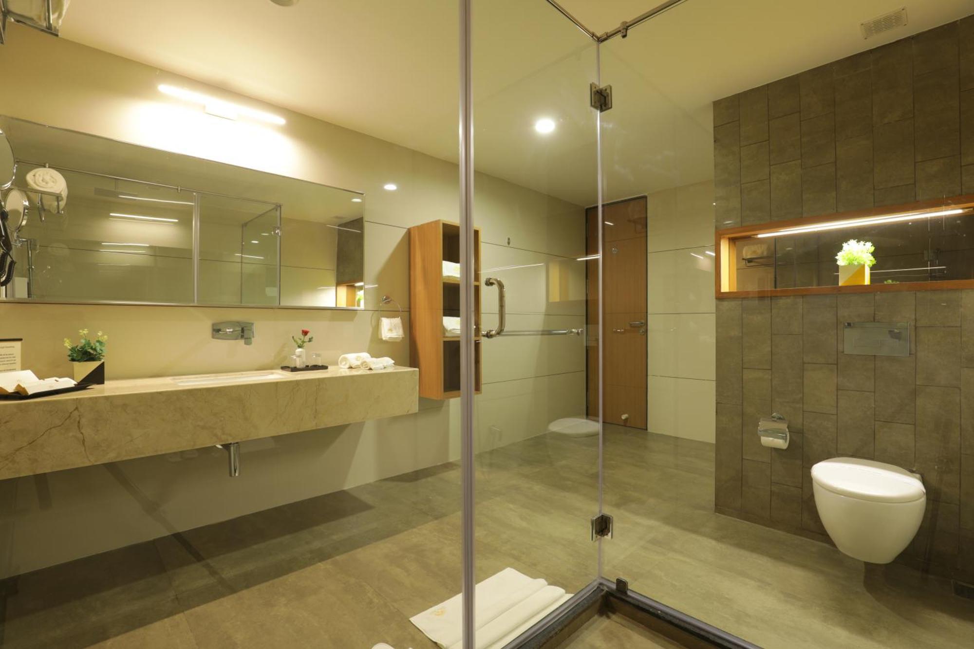 Superior King Suite